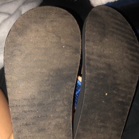 Good condition used sparkle flip-flops - Picture 4 of 5